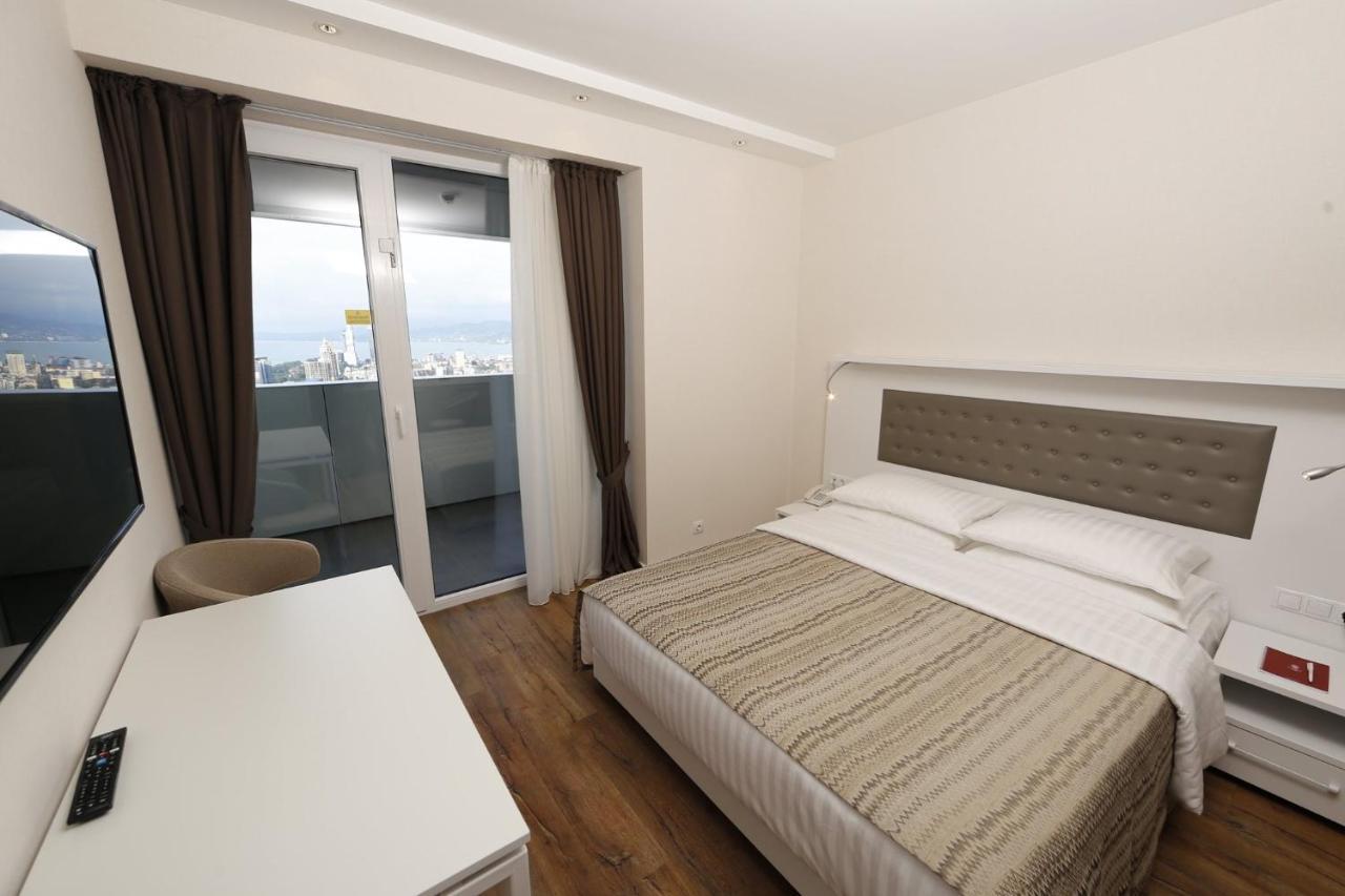 Apartments In Alliance 巴统 外观 照片